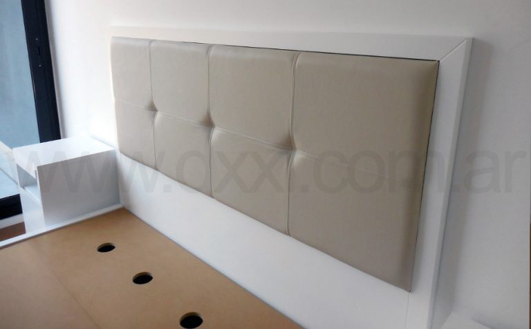 Respaldo laqueado y tapizado Capitoné Moderno DXXI Muebles